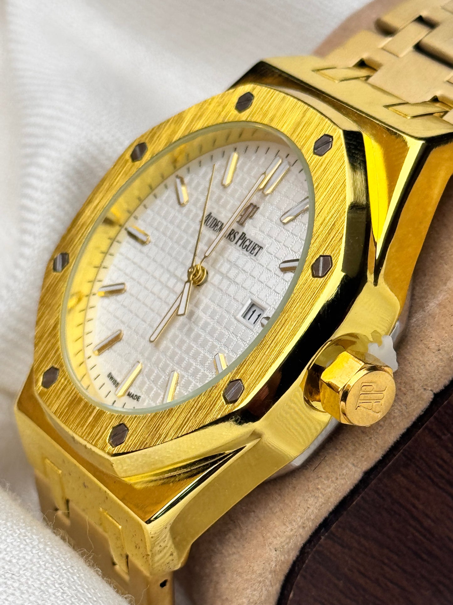 AP Watch || Golden Chain White Dial