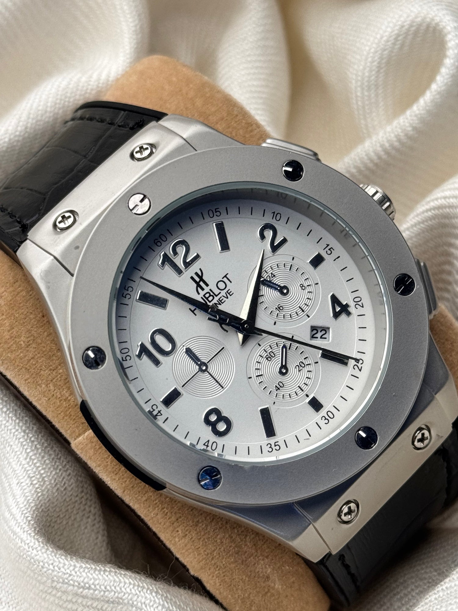 HUB WATCH