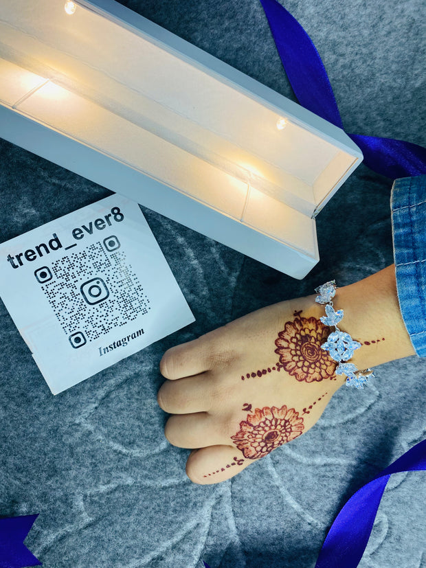 Classy White Zircon Flower Bracelet